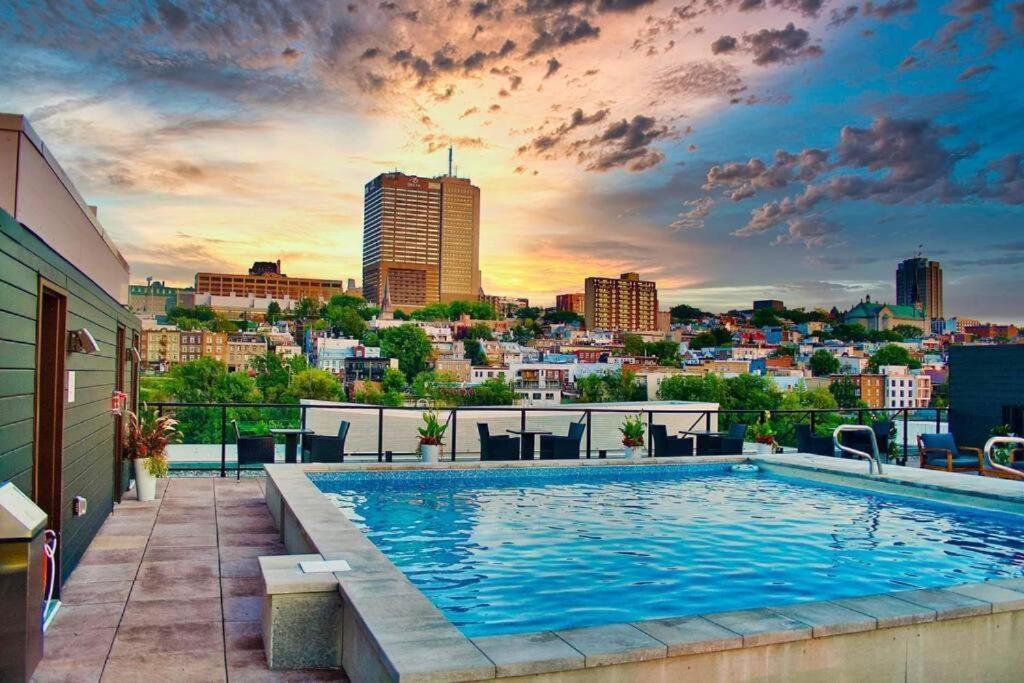 Rustique, Centre-ville Quebec, Piscine Sur Le Toit, 2 Et 2 Salles De Bain -jusqu'a 6 Invites Apartment