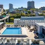 Quebec, Rustique Chic En Ville, Piscine Sur Le Toit Pour 2 A 6 Invites