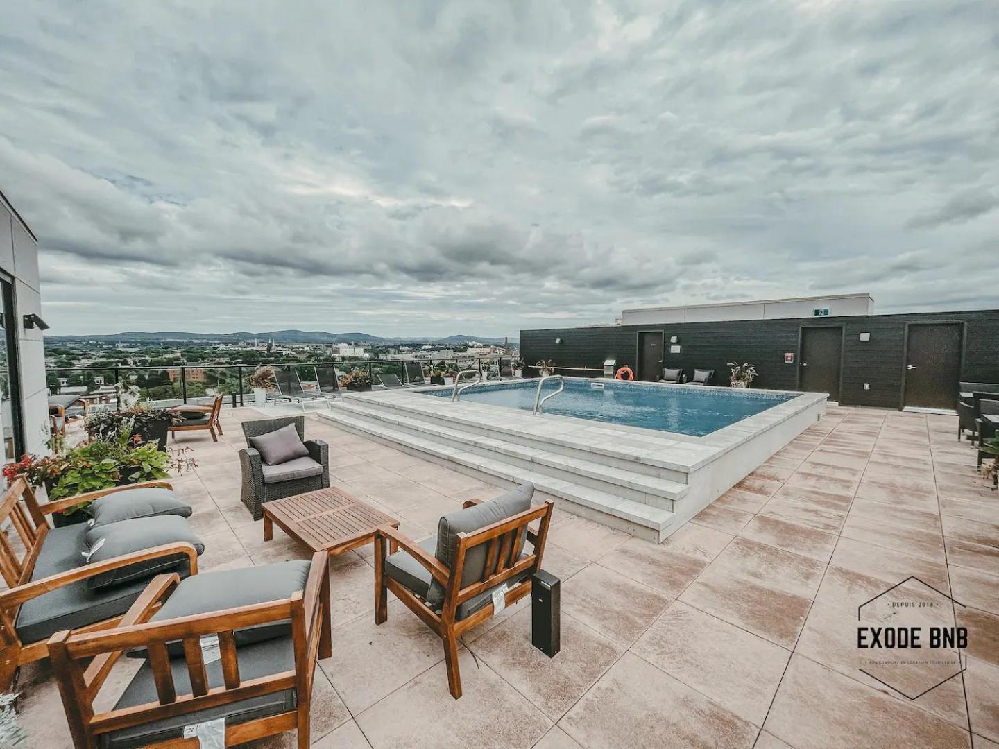 Quebec, Rustique Chic En Ville, Piscine Sur Le Toit Pour 2 A 6 Invites Appartement *