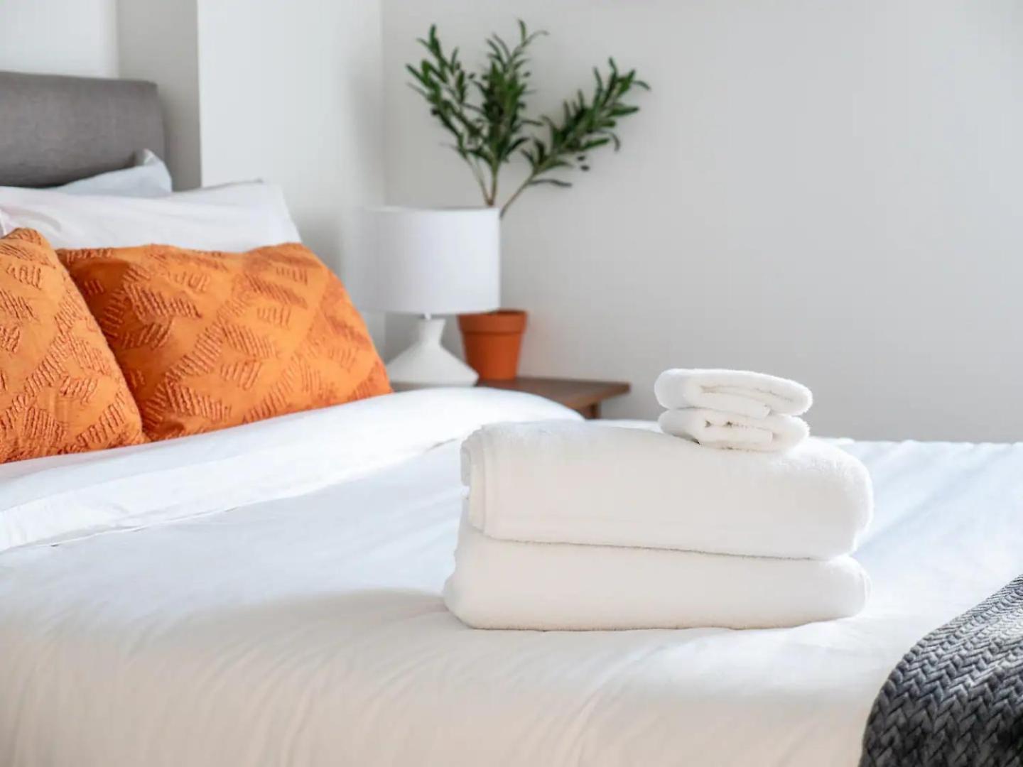Appartement Quebec, Rustique Chic En Ville, Piscine Sur Le Toit Pour 2 A 6 Invites
