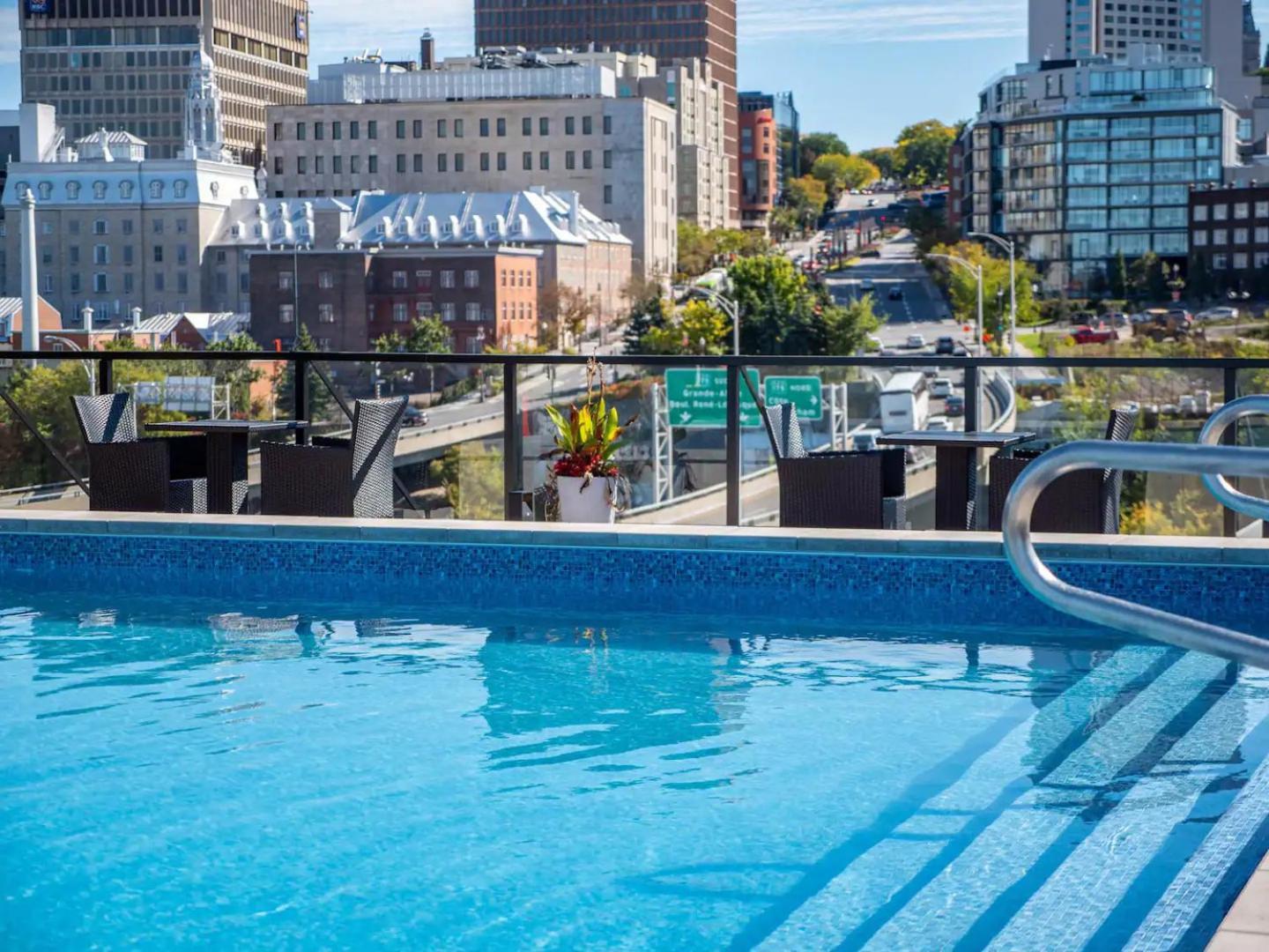 Quebec, Rustique Chic En Ville, Piscine Sur Le Toit Pour 2 A 6 Invites Appartement *
